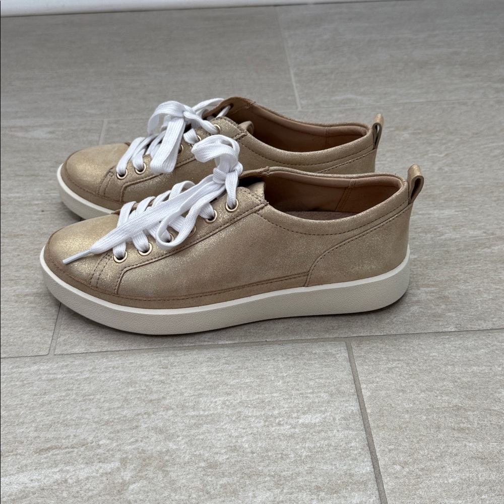 ✨🆕Vionic Winny Gold Lace Up Sneakers, 6W✨ - Picture 3 of 11